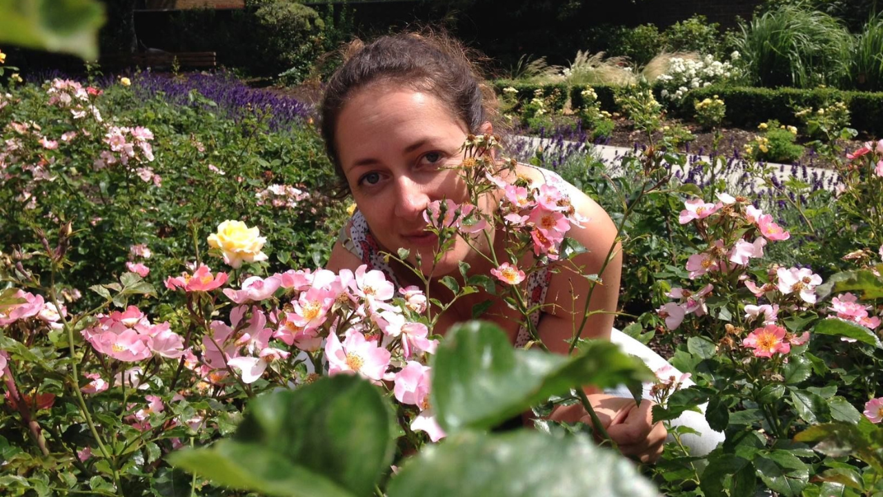 Jenny Lockyer around flowers